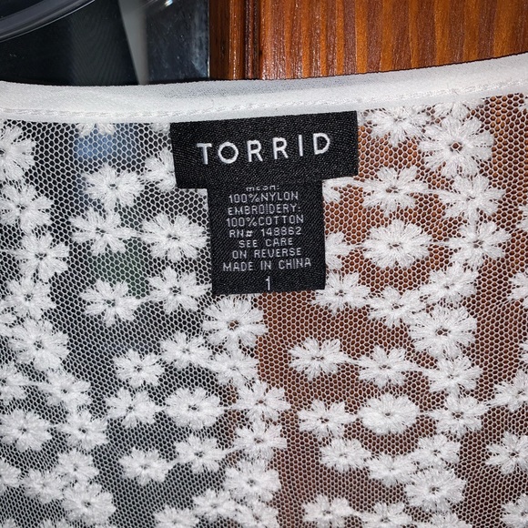 Size 1 torrid lace blouse - Picture 3 of 3